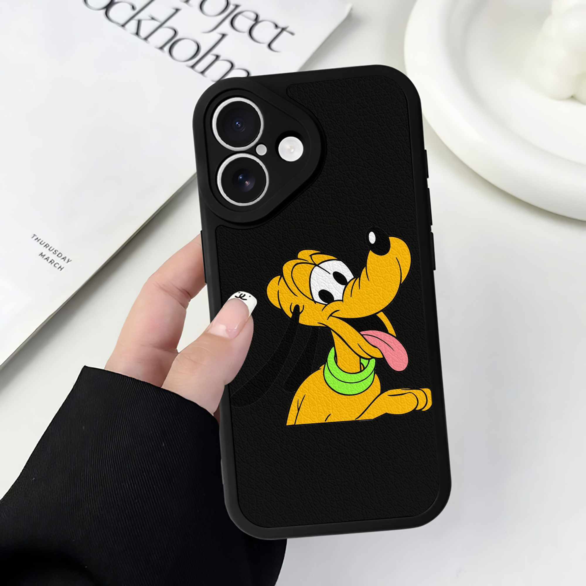 （画像用） ミッキーマウス Mickey Mouse 【iPhone 16シリーズ対応】シリコンスマホケース（レザー調） 材質：シリコン